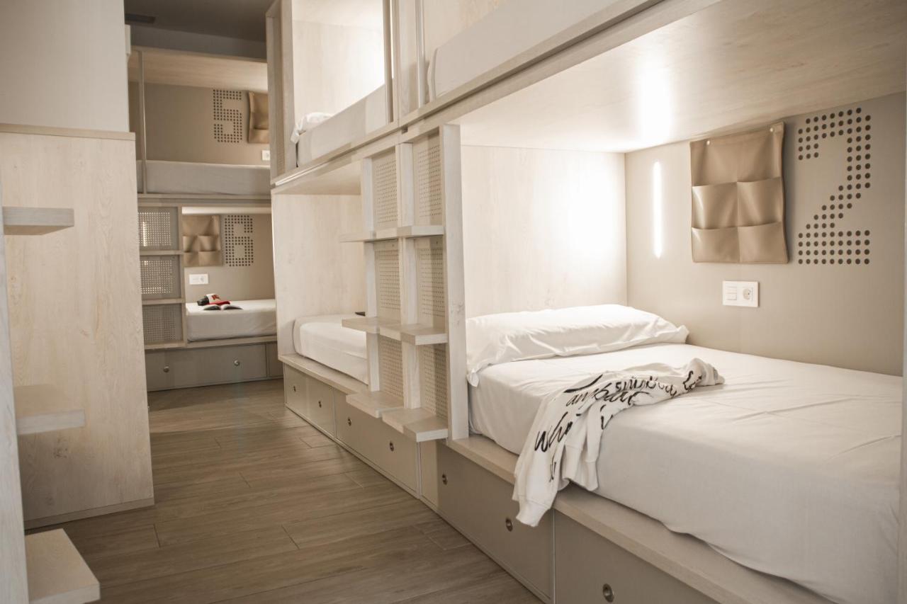 Bed 8-Bed Mixed Dormitory Room Private Bathroom