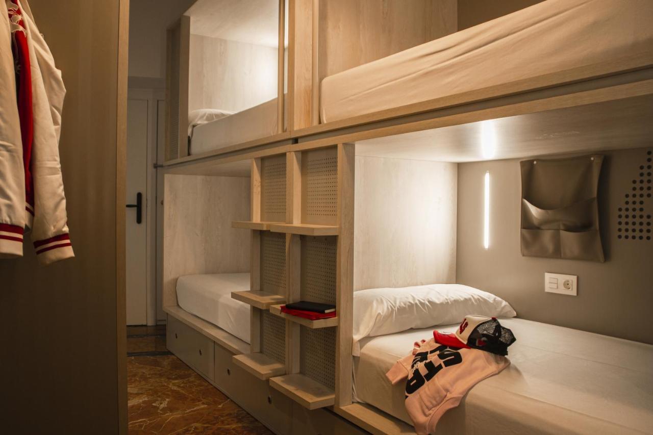 Bed 8-Bed Mixed Dormitory Room Private Bathroom
